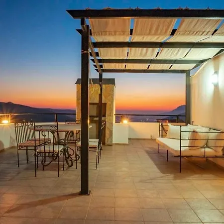 Luxury 4-bed With Private Pool *