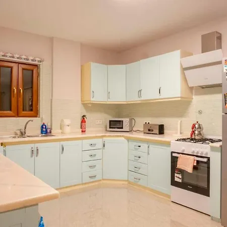 Luxury 4-bed With Private Pool * كالكان