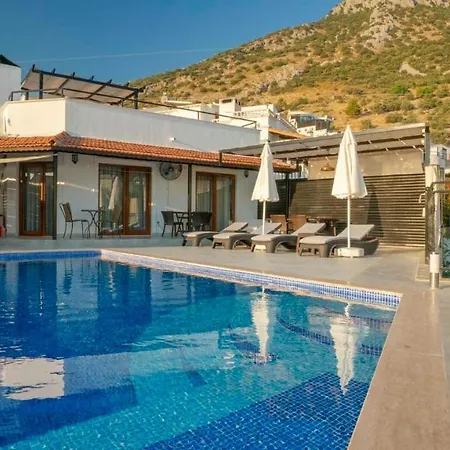 فيلة Luxury 4-bed With Private Pool كالكان