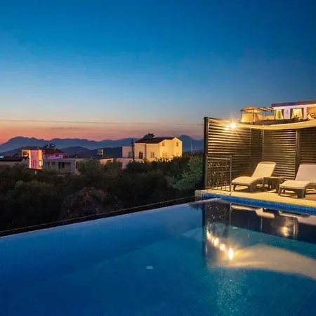 Luxury 4-bed With Private Pool * كالكان