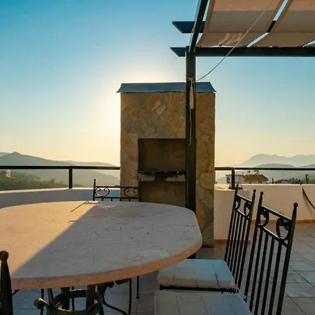 Luxury 4-bed With Private Pool فيلة كالكان