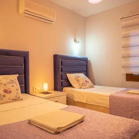 Luxury 4-bed With Private Pool فيلة